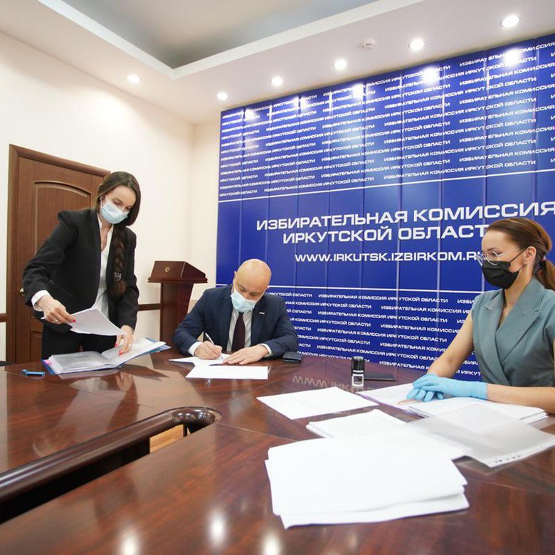 Действующий депутат Государственной Думы Михаил Щапов подал документы в избирательную комиссию.